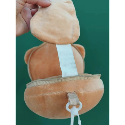 چشمبند خواب مدل بالشتی طرح گربه یک اکسسوری کاربردی و جذاب برای داشتن خوابی آرام و راحت است. طراحی فانتزی گربه در کنار پارچه نرم و لطیف، این محصول را به انتخابی محبوب برای کودکان، نوجوانان و بزرگسالان تبدیل کرده است. این چشمبند با پوشش مناسب چشمها، از ور